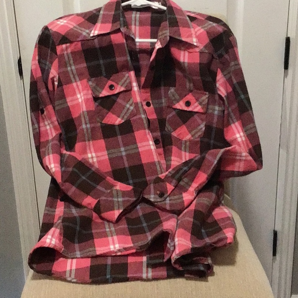 Ochenta Guangzhou Yaun Trading Co, Girls XL or Woman’s Medium flannel shirt